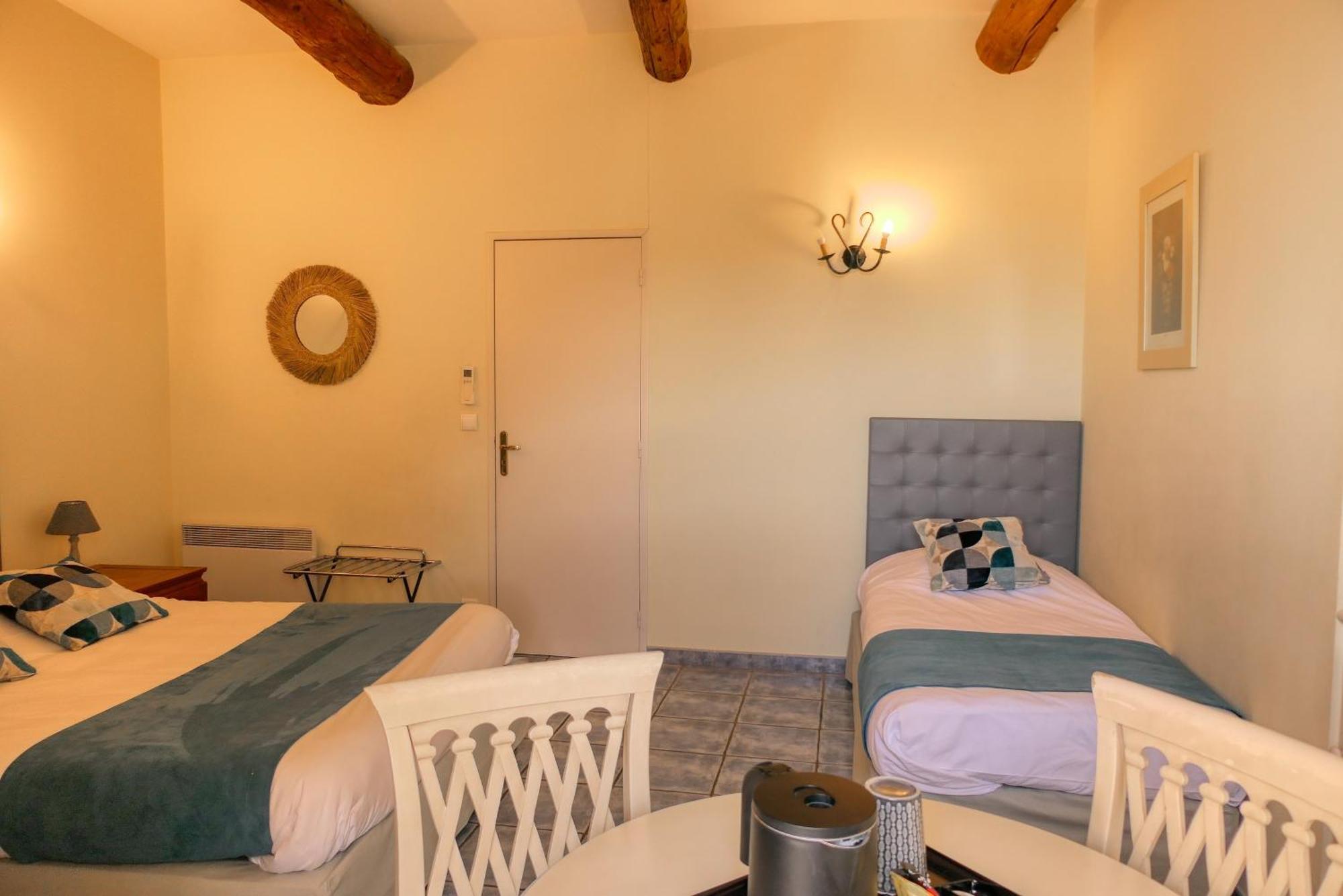 Logis Hotel La Bastide Des Monges Nyons Exterior foto