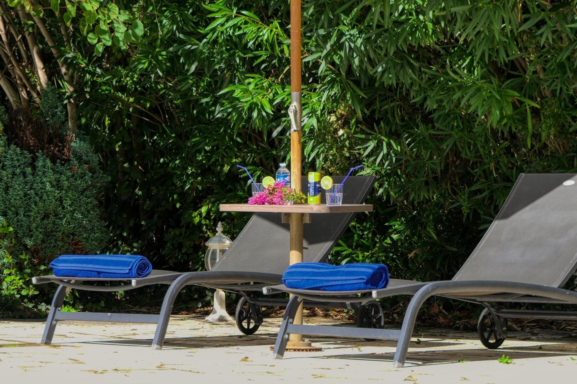 Logis Hotel La Bastide Des Monges Nyons Exterior foto
