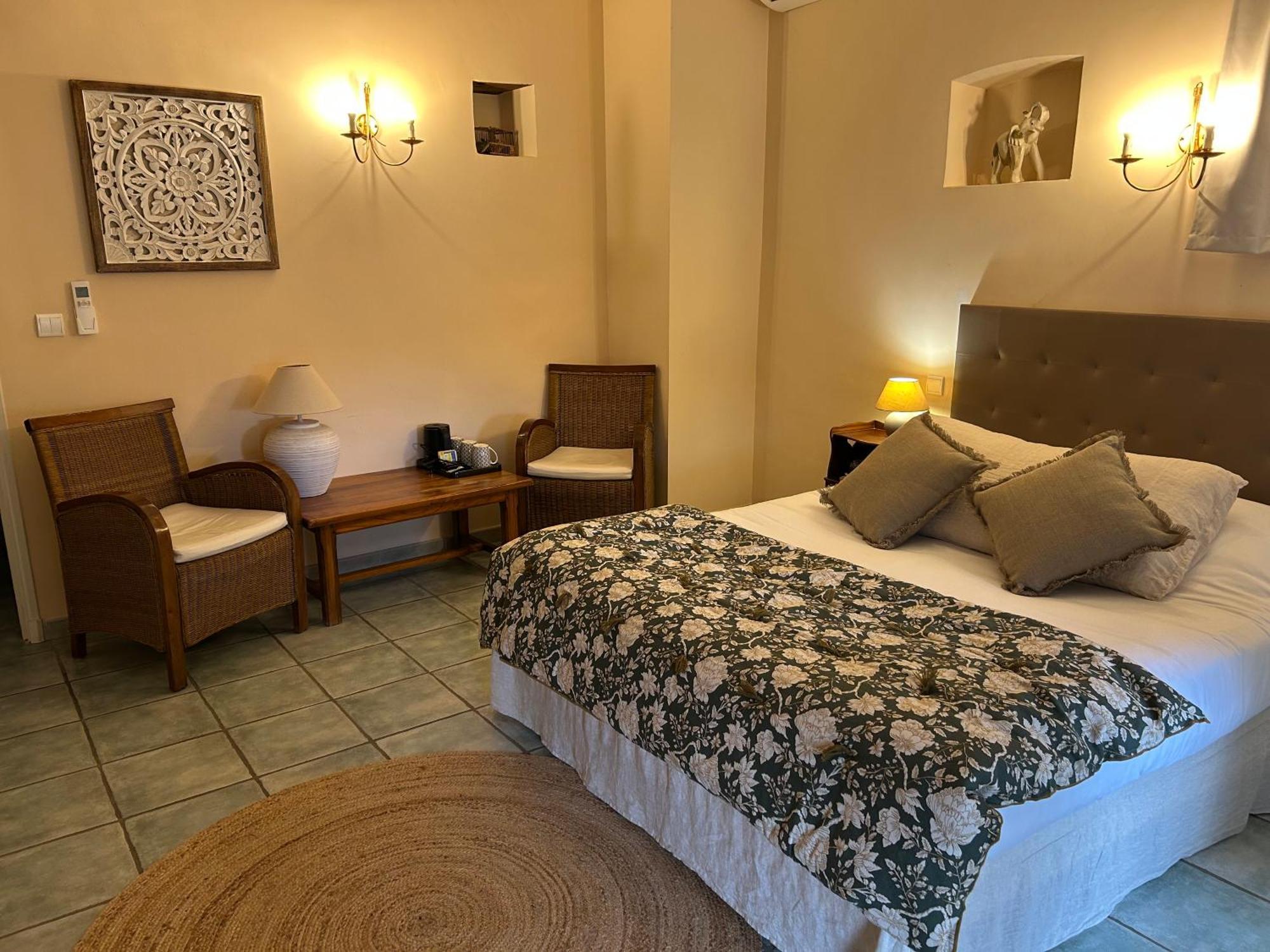 Logis Hotel La Bastide Des Monges Nyons Exterior foto