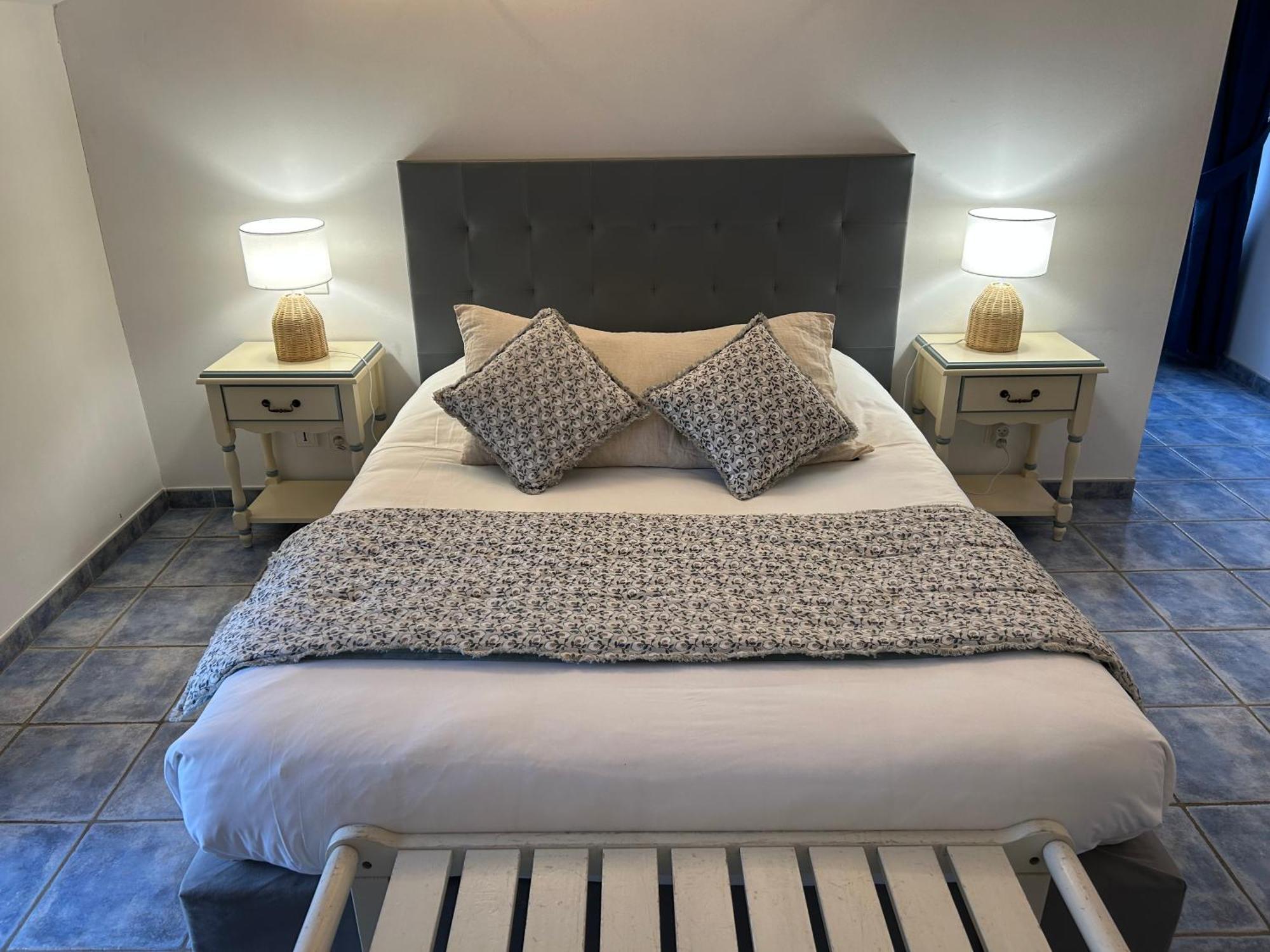Logis Hotel La Bastide Des Monges Nyons Exterior foto