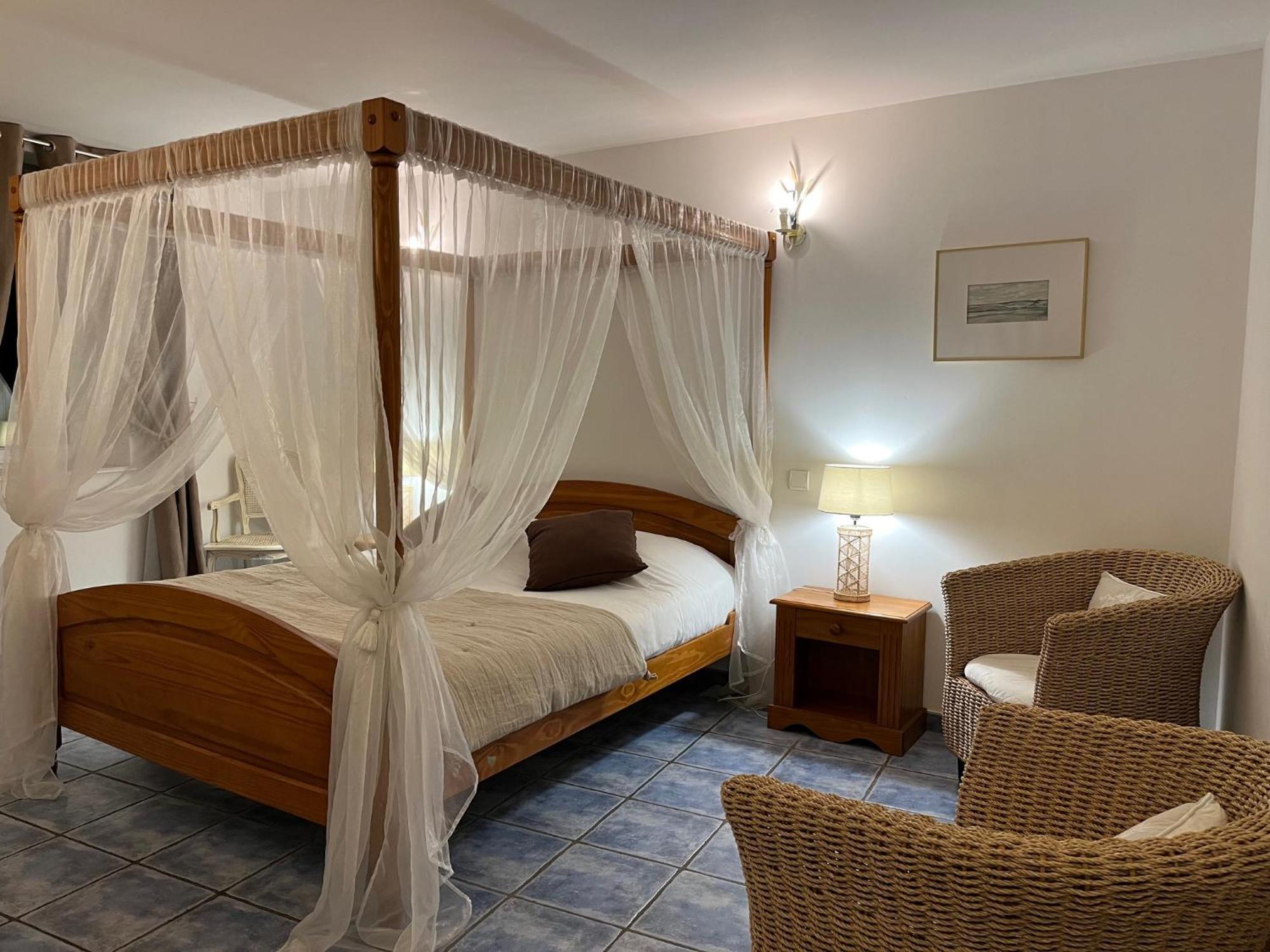 Logis Hotel La Bastide Des Monges Nyons Exterior foto